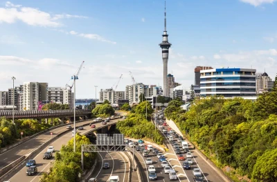 Auckland motorway and skytower